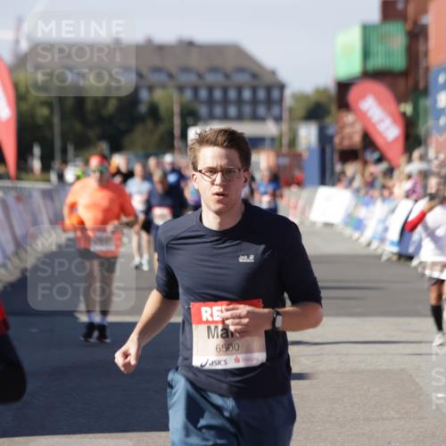 03.10.2025 - Köhlbrandbrückenlauf Jannik Wohlers http://msf.ph/oto/9085898 03.10.2025 13:18:43 Ziel 4077, 4606, 4796, 4812, 5115, 5178, 6084, 6429, 6500, 6506, 6556, 6596, 6758 meine-sportfotos.de