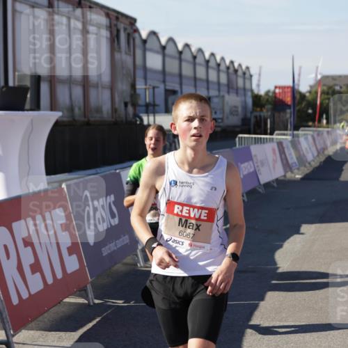 03.10.2025 - Köhlbrandbrückenlauf Jannik Wohlers http://msf.ph/oto/9085902 03.10.2025 12:52:37 Ziel 4013, 4019, 6087, 6625 meine-sportfotos.de