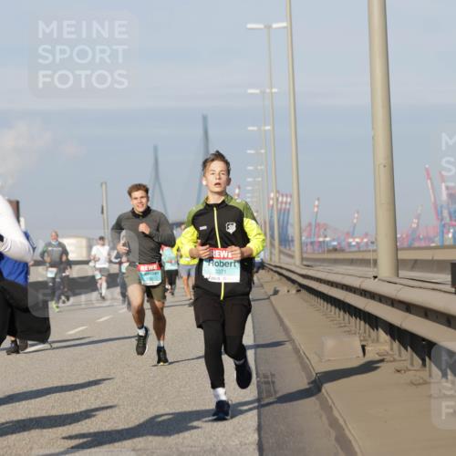 03.10.2025 - Köhlbrandbrückenlauf Jannik Wohlers http://msf.ph/oto/9085904 03.10.2025 09:57:02 Position 3 182, 3371 meine-sportfotos.de
