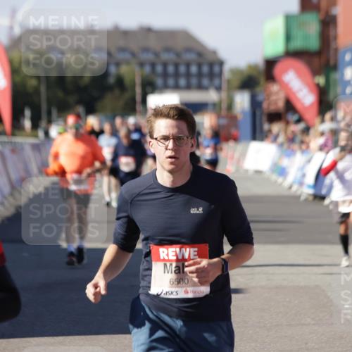 03.10.2025 - Köhlbrandbrückenlauf Jannik Wohlers http://msf.ph/oto/9085908 03.10.2025 13:18:43 Ziel 4077, 4606, 4796, 4812, 5115, 5178, 6084, 6429, 6500, 6506, 6556, 6596, 6758 meine-sportfotos.de