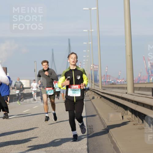 03.10.2025 - Köhlbrandbrückenlauf Jannik Wohlers http://msf.ph/oto/9085909 03.10.2025 09:57:02 Position 3 69, 3162, 3371 meine-sportfotos.de