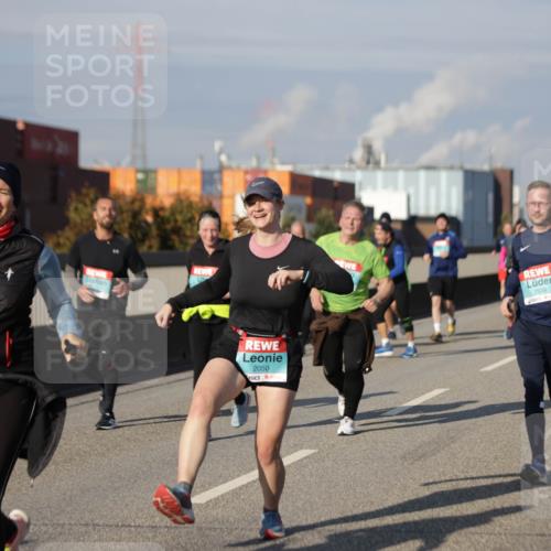 03.10.2025 - Köhlbrandbrückenlauf Jannik Wohlers http://msf.ph/oto/9085910 03.10.2025 10:07:38 Position 3 2050, 2509 meine-sportfotos.de