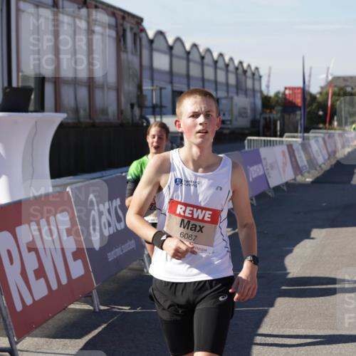 03.10.2025 - Köhlbrandbrückenlauf Jannik Wohlers http://msf.ph/oto/9085911 03.10.2025 12:52:37 Ziel 4013, 4019, 6087, 6625 meine-sportfotos.de