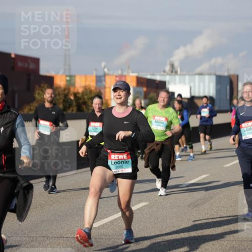 03.10.2025 - Köhlbrandbrückenlauf Jannik Wohlers http://msf.ph/oto/9085914 03.10.2025 10:07:38 Position 3 2050, 2509 meine-sportfotos.de