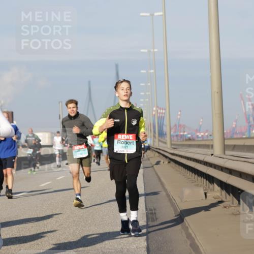 03.10.2025 - Köhlbrandbrückenlauf Jannik Wohlers http://msf.ph/oto/9085919 03.10.2025 09:57:02 Position 3 69, 3371 meine-sportfotos.de