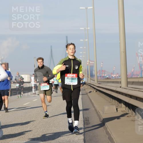 03.10.2025 - Köhlbrandbrückenlauf Jannik Wohlers http://msf.ph/oto/9085927 03.10.2025 09:57:02 Position 3 69, 3371 meine-sportfotos.de