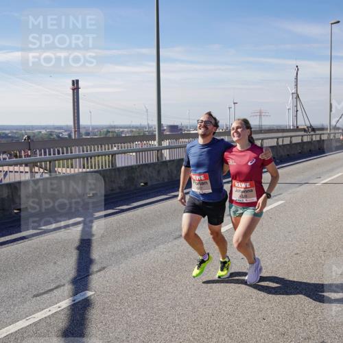 03.10.2025 - Köhlbrandbrückenlauf Michael Burmester http://msf.ph/oto/9085928 03.10.2025 12:43:24 Position 2 4328 meine-sportfotos.de