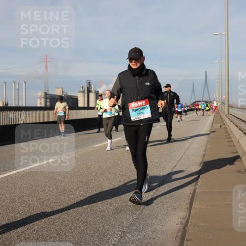 03.10.2025 - Köhlbrandbrückenlauf Lena Gebhardt http://msf.ph/oto/9085931 03.10.2025 10:05:43 Position 2 51, 2406 meine-sportfotos.de