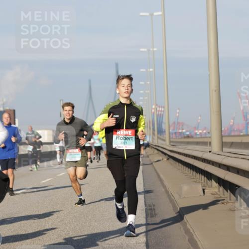 03.10.2025 - Köhlbrandbrückenlauf Jannik Wohlers http://msf.ph/oto/9085932 03.10.2025 09:57:02 Position 3 69, 3371 meine-sportfotos.de