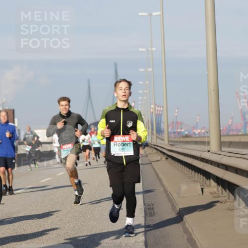 03.10.2025 - Köhlbrandbrückenlauf Jannik Wohlers http://msf.ph/oto/9085937 03.10.2025 09:57:02 Position 3 69, 3371 meine-sportfotos.de