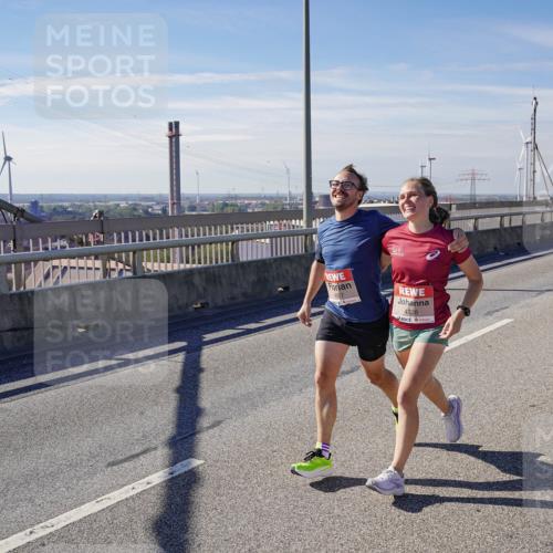 03.10.2025 - Köhlbrandbrückenlauf Michael Burmester http://msf.ph/oto/9085941 03.10.2025 12:43:24 Position 2 4327, 4328 meine-sportfotos.de