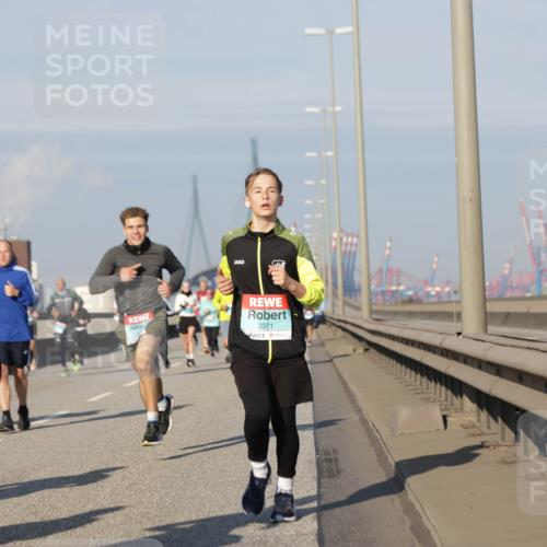 03.10.2025 - Köhlbrandbrückenlauf Jannik Wohlers http://msf.ph/oto/9085945 03.10.2025 09:57:02 Position 3 69, 3371 meine-sportfotos.de