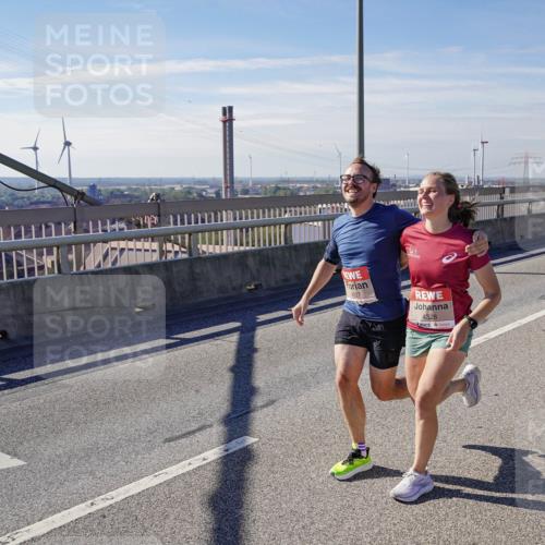 03.10.2025 - Köhlbrandbrückenlauf Michael Burmester http://msf.ph/oto/9085954 03.10.2025 12:43:24 Position 2 4327, 4328 meine-sportfotos.de