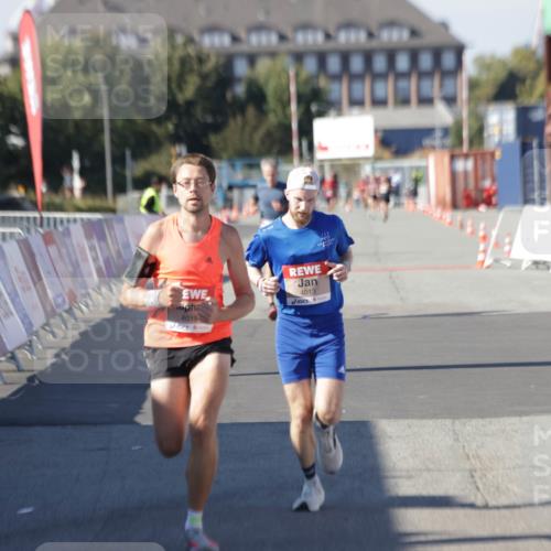 03.10.2025 - Köhlbrandbrückenlauf Jannik Wohlers http://msf.ph/oto/9085956 03.10.2025 12:52:38 Ziel 4013, 4019, 6087, 6625 meine-sportfotos.de