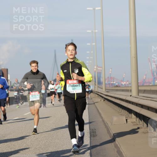 03.10.2025 - Köhlbrandbrückenlauf Jannik Wohlers http://msf.ph/oto/9085959 03.10.2025 09:57:02 Position 3 3162, 3371 meine-sportfotos.de