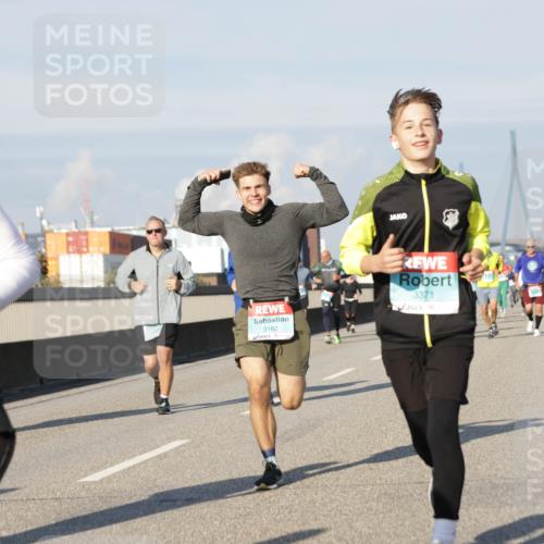 03.10.2025 - Köhlbrandbrückenlauf Jannik Wohlers http://msf.ph/oto/9085969 03.10.2025 09:57:03 Position 3 3162, 3371 meine-sportfotos.de
