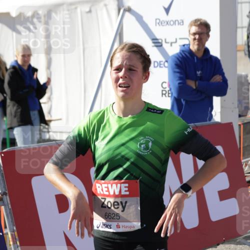 03.10.2025 - Köhlbrandbrückenlauf Jannik Wohlers http://msf.ph/oto/9085982 03.10.2025 12:52:40 Ziel 4013, 4019, 6087, 6625 meine-sportfotos.de
