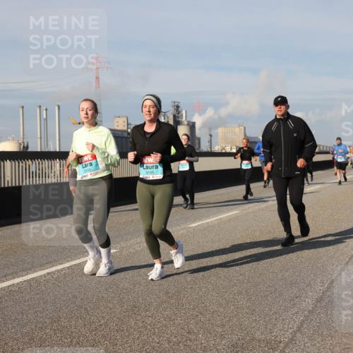 03.10.2025 - Köhlbrandbrückenlauf Lena Gebhardt http://msf.ph/oto/9085984 03.10.2025 10:05:45 Position 2 3102, 3105 meine-sportfotos.de