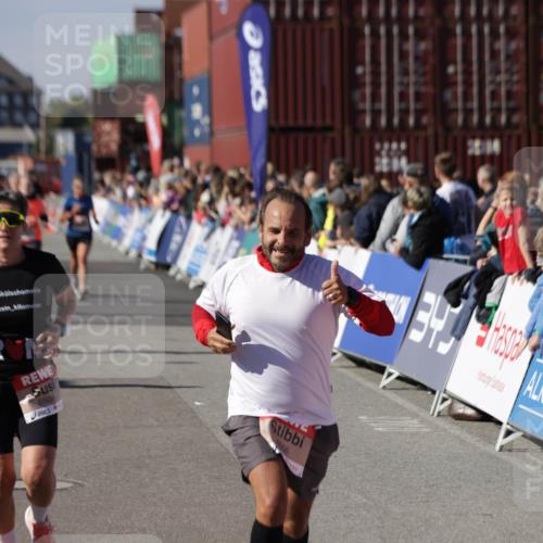 03.10.2025 - Köhlbrandbrückenlauf Jannik Wohlers http://msf.ph/oto/9085985 03.10.2025 13:18:48 Ziel 4077, 4556, 4606, 4756, 4812, 5115, 6429, 6500, 6506, 6556, 6596 meine-sportfotos.de