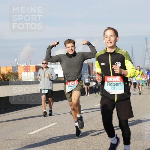 03.10.2025 - Köhlbrandbrückenlauf Jannik Wohlers http://msf.ph/oto/9085990 03.10.2025 09:57:03 Position 3 316, 3371 meine-sportfotos.de