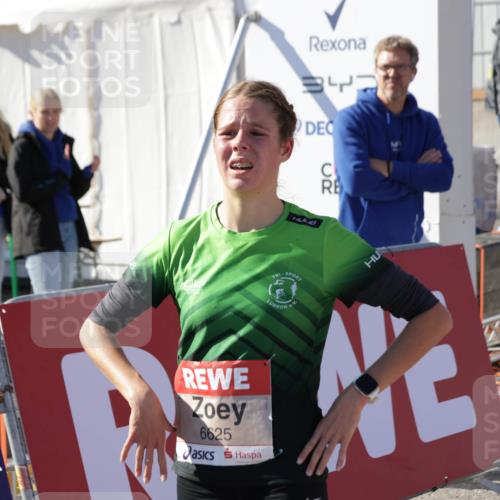 03.10.2025 - Köhlbrandbrückenlauf Jannik Wohlers http://msf.ph/oto/9085992 03.10.2025 12:52:40 Ziel 4013, 4019, 6087, 6625 meine-sportfotos.de