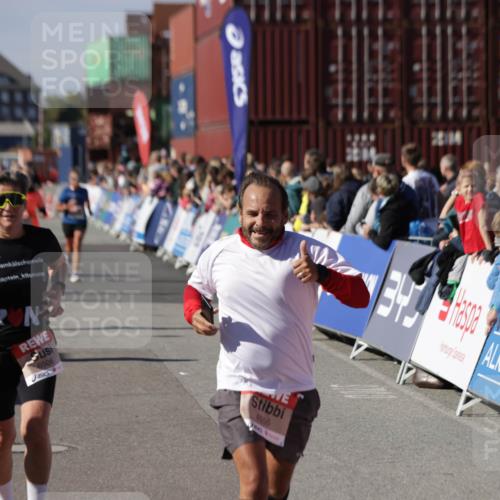 03.10.2025 - Köhlbrandbrückenlauf Jannik Wohlers http://msf.ph/oto/9085995 03.10.2025 13:18:48 Ziel 4077, 4556, 4606, 4756, 4812, 5115, 6429, 6500, 6506, 6556, 6596 meine-sportfotos.de