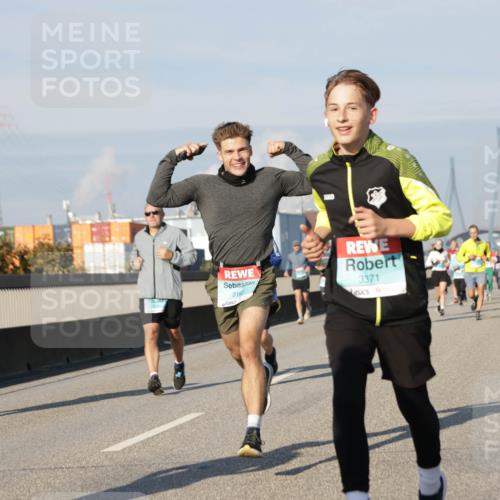 03.10.2025 - Köhlbrandbrückenlauf Jannik Wohlers http://msf.ph/oto/9085996 03.10.2025 09:57:03 Position 3 316, 3371 meine-sportfotos.de