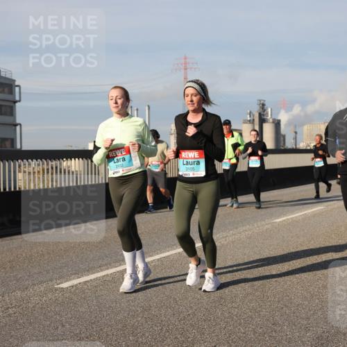 03.10.2025 - Köhlbrandbrückenlauf Lena Gebhardt http://msf.ph/oto/9085998 03.10.2025 10:05:45 Position 2 3102, 3105 meine-sportfotos.de