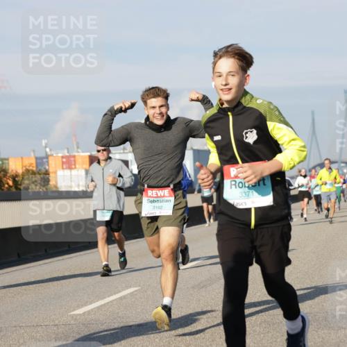 03.10.2025 - Köhlbrandbrückenlauf Jannik Wohlers http://msf.ph/oto/9086002 03.10.2025 09:57:04 Position 3 3162, 3371 meine-sportfotos.de