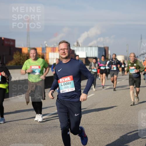 03.10.2025 - Köhlbrandbrückenlauf Jannik Wohlers http://msf.ph/oto/9086003 03.10.2025 10:07:40 Position 3 2509 meine-sportfotos.de