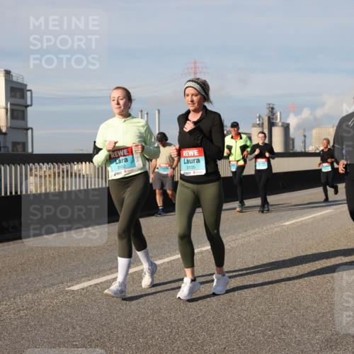 03.10.2025 - Köhlbrandbrückenlauf Lena Gebhardt http://msf.ph/oto/9086005 03.10.2025 10:05:45 Position 2 3102, 3105 meine-sportfotos.de