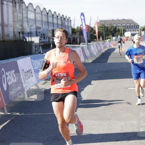03.10.2025 - Köhlbrandbrückenlauf Jannik Wohlers http://msf.ph/oto/9086020 03.10.2025 12:52:41 Ziel 4013, 4019, 6087, 6625 meine-sportfotos.de