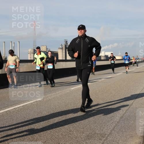 03.10.2025 - Köhlbrandbrückenlauf Lena Gebhardt http://msf.ph/oto/9086025 03.10.2025 10:05:46 Position 2 3105, 1 meine-sportfotos.de