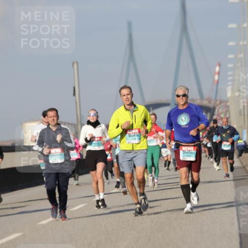 03.10.2025 - Köhlbrandbrückenlauf Jannik Wohlers http://msf.ph/oto/9086026 03.10.2025 09:57:05 Position 3 1611, 1768, 3406 meine-sportfotos.de