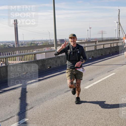 03.10.2025 - Köhlbrandbrückenlauf Michael Burmester http://msf.ph/oto/9086031 03.10.2025 12:43:27 Position 2  meine-sportfotos.de