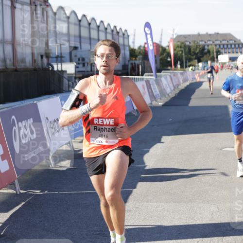 03.10.2025 - Köhlbrandbrückenlauf Jannik Wohlers http://msf.ph/oto/9086035 03.10.2025 12:52:41 Ziel 4013, 4019, 6087, 6625 meine-sportfotos.de