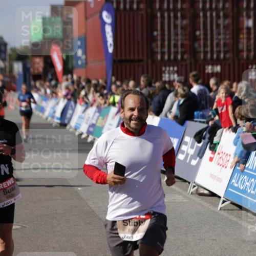 03.10.2025 - Köhlbrandbrückenlauf Jannik Wohlers http://msf.ph/oto/9086040 03.10.2025 13:18:48 Ziel 4077, 4556, 4606, 4756, 4812, 5115, 6429, 6500, 6506, 6556, 6596 meine-sportfotos.de