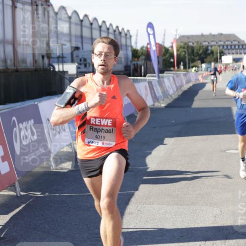 03.10.2025 - Köhlbrandbrückenlauf Jannik Wohlers http://msf.ph/oto/9086043 03.10.2025 12:52:41 Ziel 4013, 4019, 6087, 6625 meine-sportfotos.de