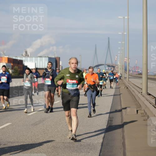 03.10.2025 - Köhlbrandbrückenlauf Jannik Wohlers http://msf.ph/oto/9086058 03.10.2025 10:07:42 Position 3 1713, 4 meine-sportfotos.de