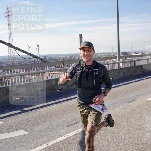 03.10.2025 - Köhlbrandbrückenlauf Michael Burmester http://msf.ph/oto/9086060 03.10.2025 12:43:28 Position 2 5 meine-sportfotos.de