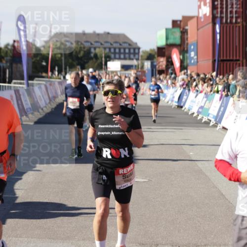 03.10.2025 - Köhlbrandbrückenlauf Jannik Wohlers http://msf.ph/oto/9086074 03.10.2025 13:18:49 Ziel 4077, 4556, 4756, 4812, 5115, 6429, 6500, 6506, 6556, 6596, 6795 meine-sportfotos.de