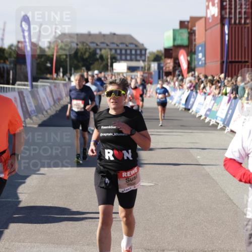 03.10.2025 - Köhlbrandbrückenlauf Jannik Wohlers http://msf.ph/oto/9086084 03.10.2025 13:18:49 Ziel 4077, 4556, 4756, 4812, 5115, 6429, 6500, 6506, 6556, 6596, 6795 meine-sportfotos.de