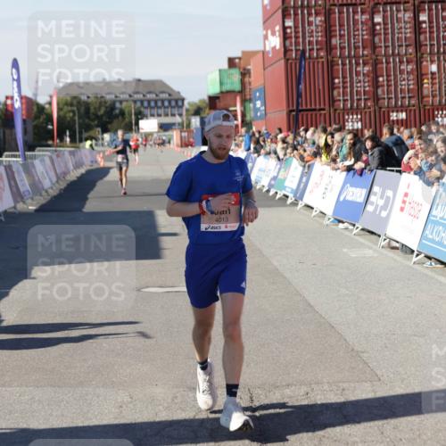 03.10.2025 - Köhlbrandbrückenlauf Jannik Wohlers http://msf.ph/oto/9086093 03.10.2025 12:52:42 Ziel 4013, 4019, 6087, 6625 meine-sportfotos.de