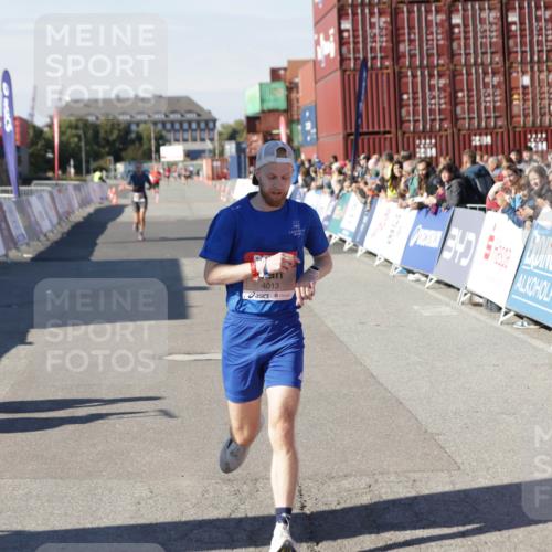03.10.2025 - Köhlbrandbrückenlauf Jannik Wohlers http://msf.ph/oto/9086114 03.10.2025 12:52:42 Ziel 4013, 4019, 6087, 6625 meine-sportfotos.de