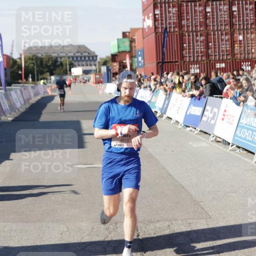 03.10.2025 - Köhlbrandbrückenlauf Jannik Wohlers http://msf.ph/oto/9086128 03.10.2025 12:52:42 Ziel 4013, 4019, 6087, 6625 meine-sportfotos.de