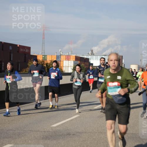 03.10.2025 - Köhlbrandbrückenlauf Jannik Wohlers http://msf.ph/oto/9086154 03.10.2025 10:07:43 Position 3 1800, 3713 meine-sportfotos.de