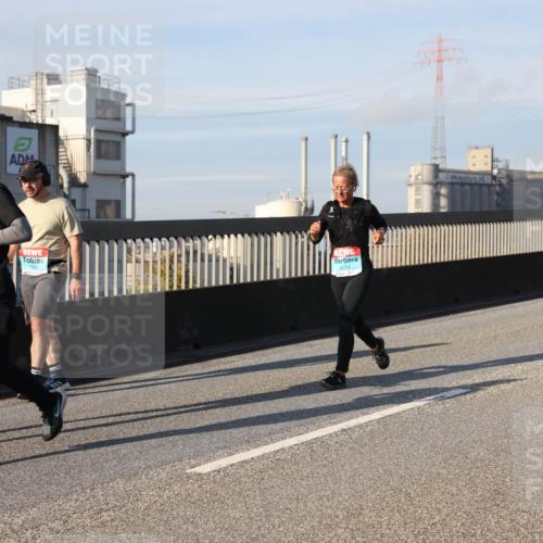 03.10.2025 - Köhlbrandbrückenlauf Lena Gebhardt http://msf.ph/oto/9086157 03.10.2025 10:05:48 Position 2 3242, 2574 meine-sportfotos.de