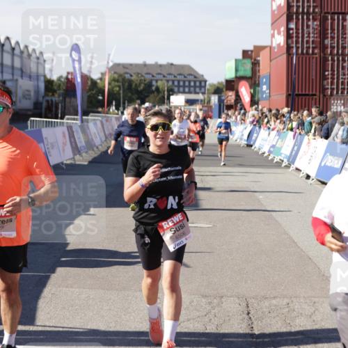 03.10.2025 - Köhlbrandbrückenlauf Jannik Wohlers http://msf.ph/oto/9086163 03.10.2025 13:18:49 Ziel 4077, 4556, 4756, 4812, 5115, 6429, 6500, 6506, 6556, 6596, 6795 meine-sportfotos.de