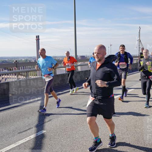03.10.2025 - Köhlbrandbrückenlauf Michael Burmester http://msf.ph/oto/9086174 03.10.2025 12:43:32 Position 2 4454 meine-sportfotos.de