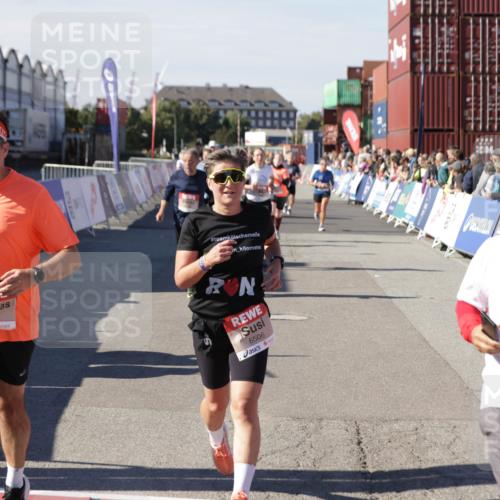 03.10.2025 - Köhlbrandbrückenlauf Jannik Wohlers http://msf.ph/oto/9086184 03.10.2025 13:18:49 Ziel 4077, 4556, 4756, 4812, 5115, 6429, 6500, 6506, 6556, 6596, 6795 meine-sportfotos.de